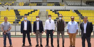 Ο Λευτέρης Αυγενάκης στο Δημοτικό Στάδιο Ζωγράφου 