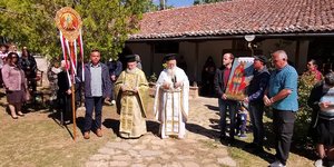 Στη Σιάτιστα δεκάδες κόσμου βρέθηκαν σε λιτανεία εικόνας