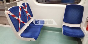 Κορδέλες σε καθίσματα του μετρό