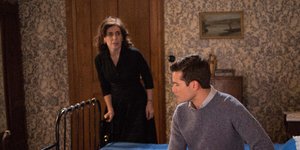 Η Κατερίνα Διδασκάλου στο ρόλο της Μυρσίνης Σεβαστού στις «Άγριες Μέλισσες»