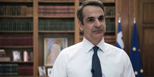 Κυριάκος Μητσοτάκης στο γραφειο 