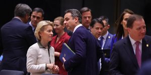 Μητσοτάκης και φον ντερ Λάιεν συνομιλούν στις Βρυξέλλες