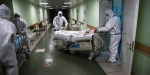 Κορωνοϊός-Ρωσία: Στα νοσοκομεία της Μόσχας νοσηλεύονται 18.000 ασθενείς σε σοβαρή κατάσταση