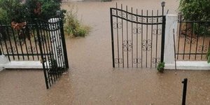 Πλημμύρες σε είσοδο σπιτιού στην Χαλκιδική