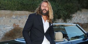 Ο Νεκτάριος Νικολόπουλος με μακριά μαλλιά