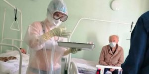 Η εικόνα της νοσοκόμας με τα εσώρουχα έγινε αμέσως viral