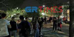 Θεσσαλονίκη: Ποιος κορωνοϊός; Ουρές για ένα... κοκτέιλ στη Νέα Παραλία