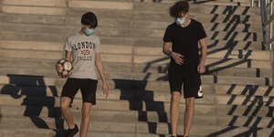 Παιδιά με μάσκες στην Ισπανία