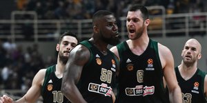 Οι παίκτες του Παναθηναϊκού πανηγυρίζουν
