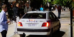 περιπολικό από πισω
