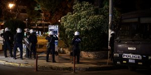 ΜΑΤ στην πλατεία Αγίου Ιωάννου στην Αγία Παρασκευή