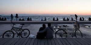 Ποδήλατα δίπλα σε ζευγάρι στη Θεσσαλονίκη