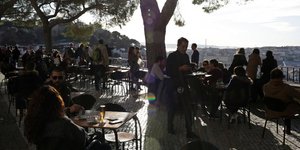 Οι καφετέριες ανοίγουν και στην Πορτογαλία