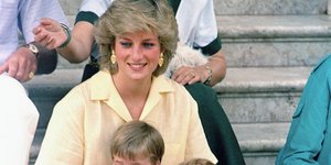 Η πριγκίπισσα Νταϊάνα με τους μικρούς Γουίλιαμ και Χάρι