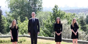 Η βασιλική οικογένεια της Ισπανίας ντυμένη στα μαύρα 