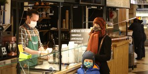 Με μάσκες στη Ρωσία λόγω της πανδημίας