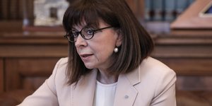 Κατερίνα Σακελλαροπούλου σκουλαρίκι φούσκα