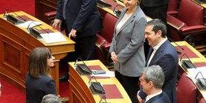 Σακελλαροπούλου και Τσίπρας στη Βουλή