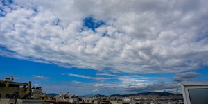 Συννεφιασμένο ουρανός πάνω από την Αττική