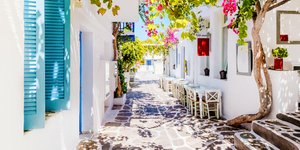 Σοκάκι σε νησί χωρίς τουρίστες