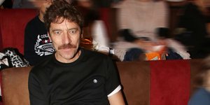 Γιάννης Στάνκογλου μαυρη μπλουζα