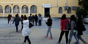 σχολεία μαθητές σε προαύλιο