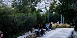 Συζητηση με φοντο την Αθήνα