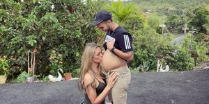 Τρανς ζευγάρι περιμένει το πρώτο του παιδί