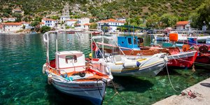 βαρκες δεμένες 