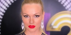 Η Βίκυ Κάβουρα με διαφάνεια στο Just 2 of us 