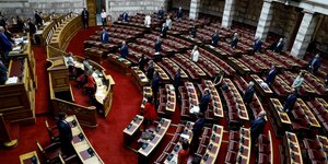 Eνός λεπτού σιγή στη Βουλή