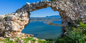 βραχος τρυπα
