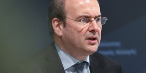 Κωστής Χατζηδάκης θολη φωτογραφία