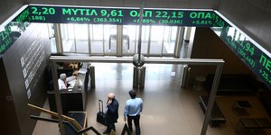 Κόσμος στο Χρηματιστήριο Αθηνών