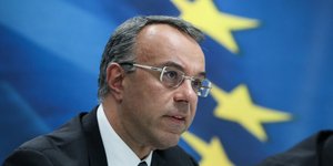 Χρήστος Σταϊκούρας πισω αστρα