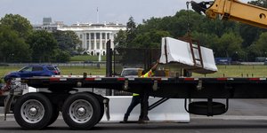 Οδοφράγματα στους δρόμους πέριξ του Λευκού Οίκου