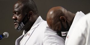 Συντετριμμένα τα αδέρφια του Τζορτζ Φλόιντ στην κηδεία του