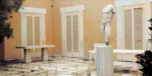 αγαλμα αυλη