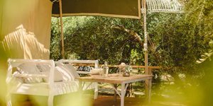 Ξύλινη βεράντα Airbnb στον Πόρο