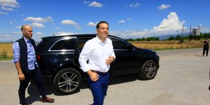 Ο Αλέξης Τσίπρας σε επίσκεψή του στην Θεσσαλία
