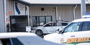 Το όχημα που μπήκε στην εταιρία διανομής