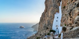 Πέντε μοναστήρια αφορμή για διακοπές σε νησί!