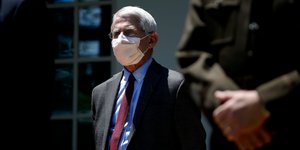 Ο Αντονι Φαούτσι με μάσκα για τον κορωνοϊό