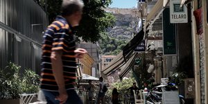 αντρας με ριγε στην αγορα