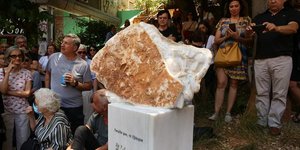 Τα αποκαλυπτήρια του γλυπτού αφιερωμένου στην Αρλέτα, έγιναν την Κυριακή σε γειτονιά των Εξαρχείων/Φωτογραφία ΑΠΕ-ΜΠΕ