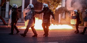 Ανδρες των ΜΑΤ στα επεισόδια στην αμερικανική πρεσβεία