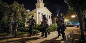 Αστυνομικοί γύρω από τον Λευκό Οίκο