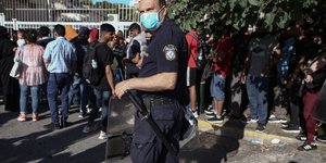 αστυνομικος προσφυγες