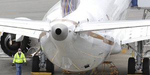 Boeing 737 MAX απο πισω