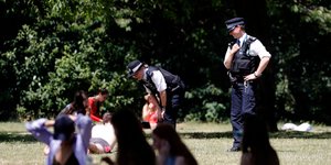 Χαλαρώνουν τα μέτρα στην Βρετανία